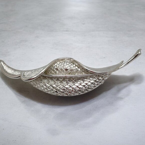 Vintage CORO Silver Tone Morning Leaf Brooch Pin Signed Designer Jewelry Texture - Picture 2 of 10